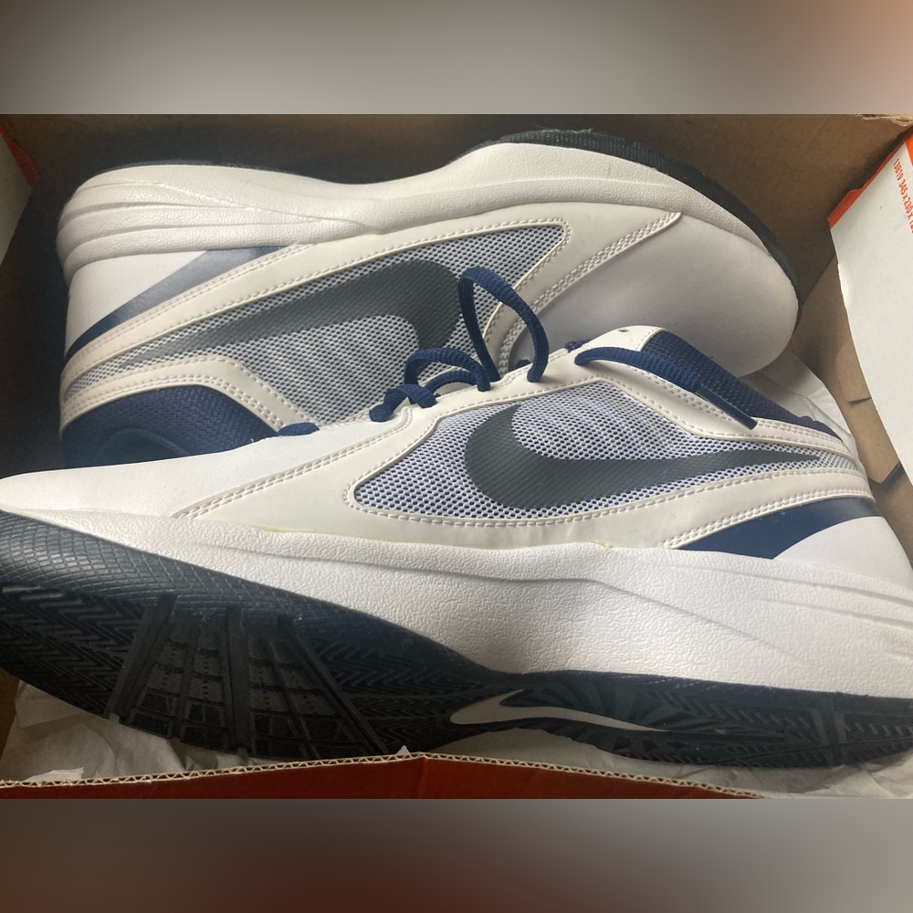 White Size 10 Nikes